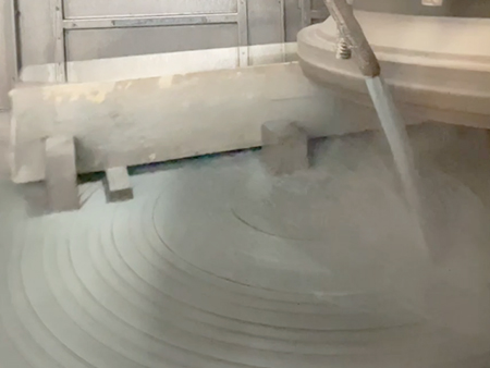 MP74225 Vertical Grinder Excels in Refractory Brick Grinding